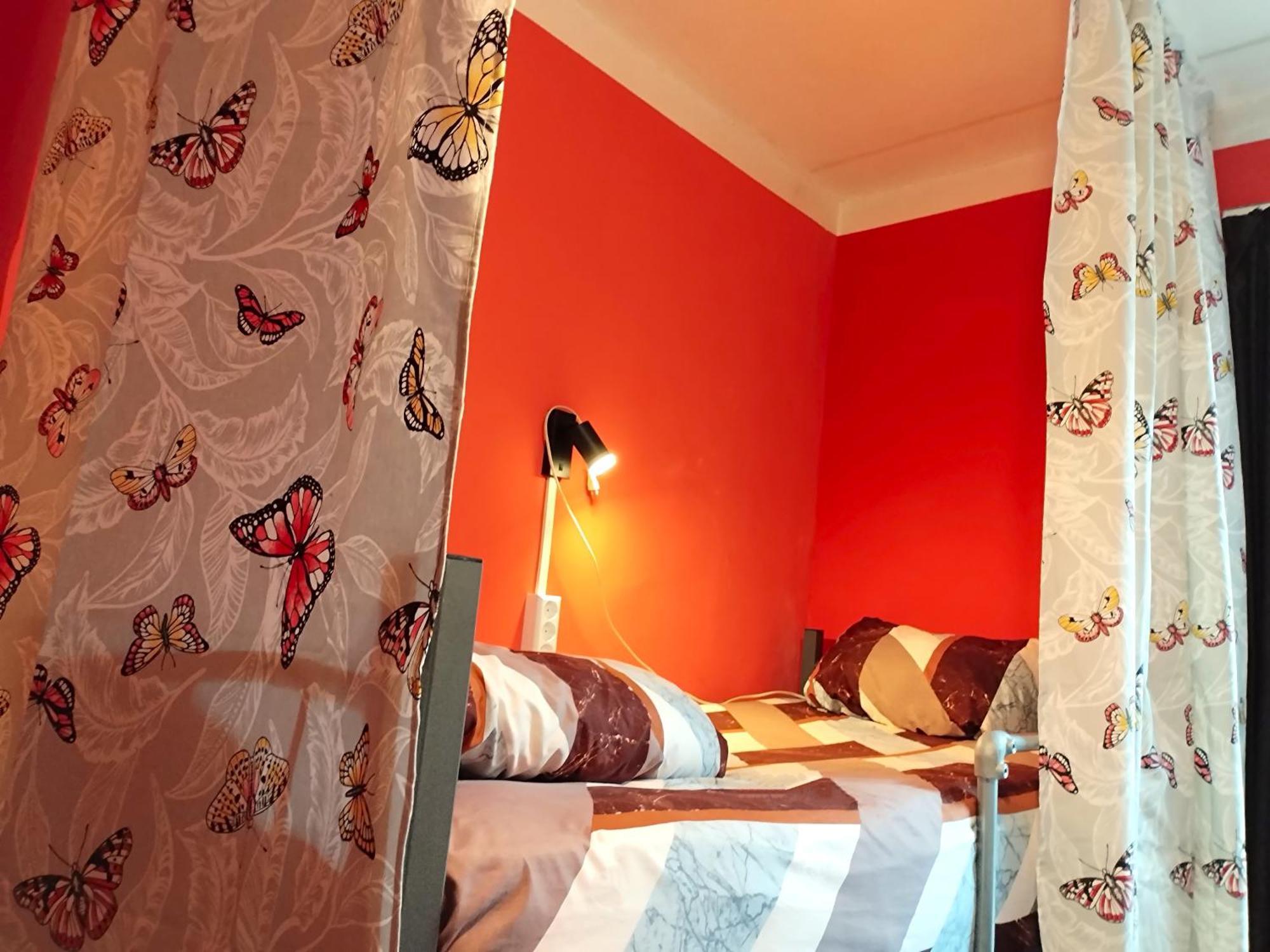 "No Party & Many Rules" Hostel N1 София Екстериор снимка